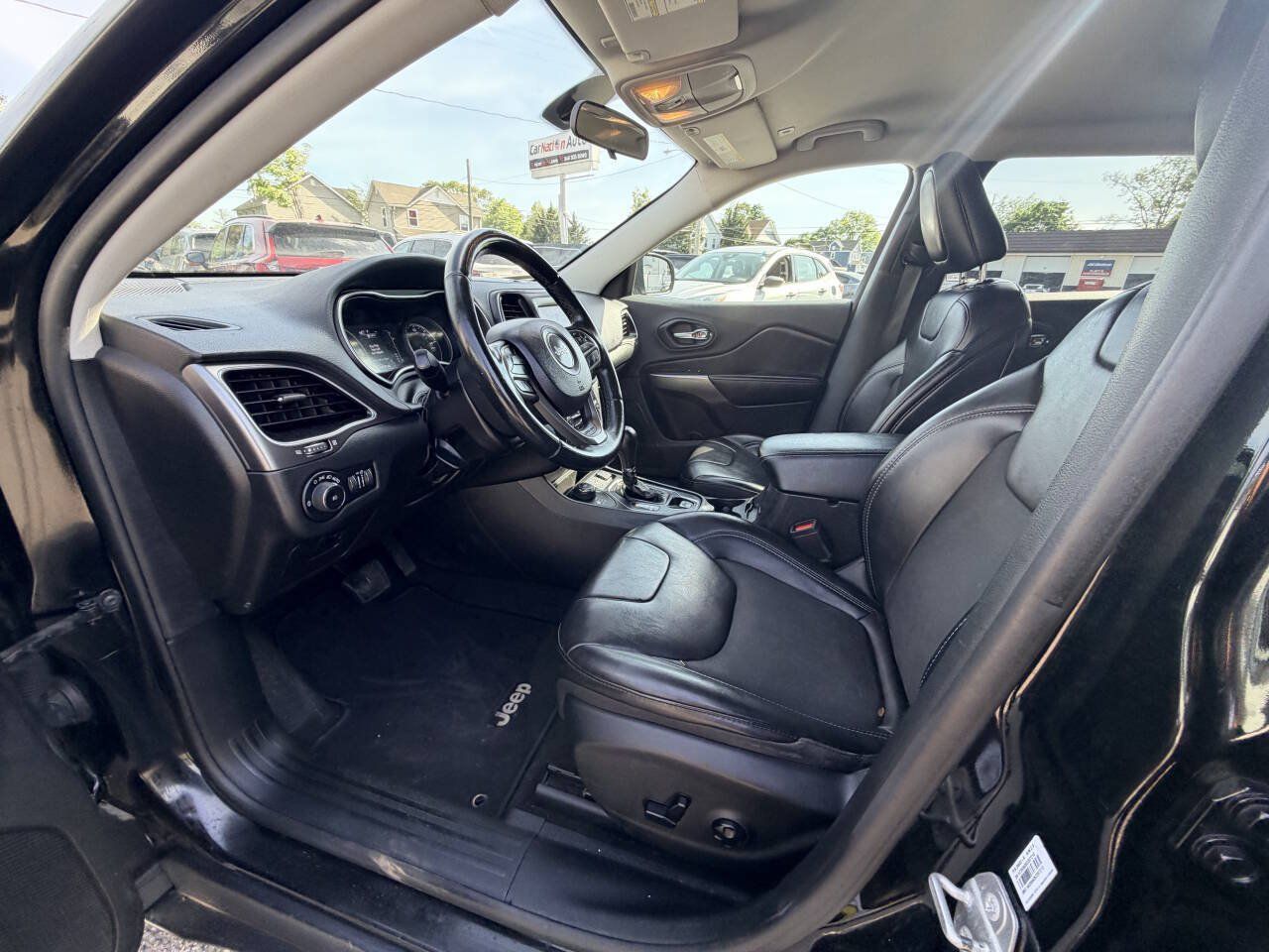 Used 2019 Jeep Cherokee Latitude Plus w/ Cold Weather Group AWD/4WD image 45