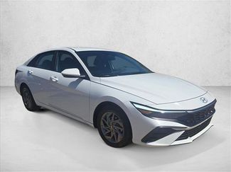 Used 2024 Hyundai Elantra SEL video 3