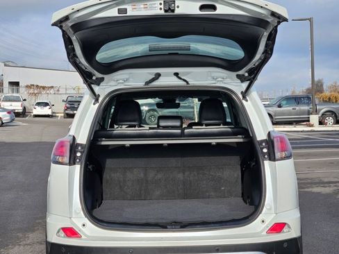 Used 2018 Toyota RAV4 Limited image 6