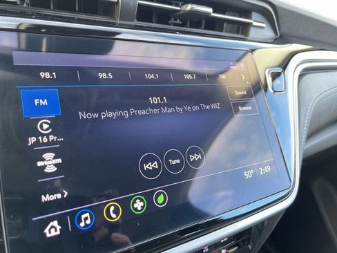 Used 2022 Chevrolet Bolt EUV LT w/ Convenience Package image 13