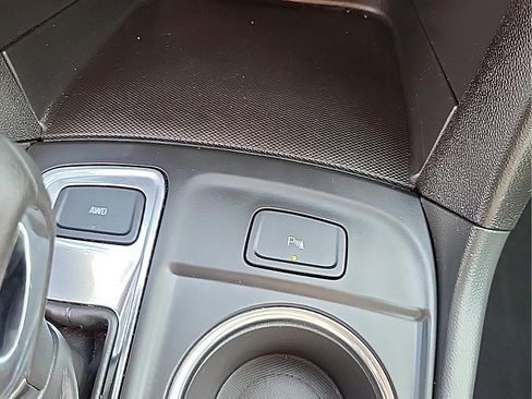 Used 2024 Chevrolet Equinox LT AWD/4WD image 25