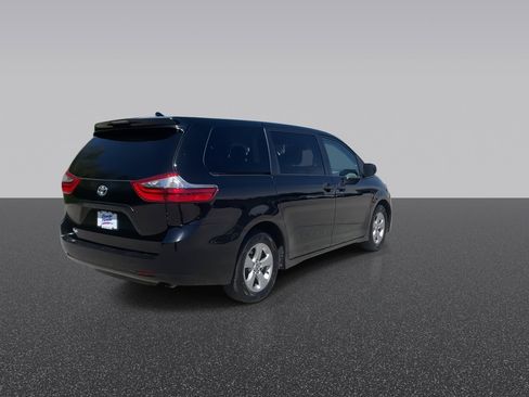 Used 2020 Toyota Sienna L FWD image 9