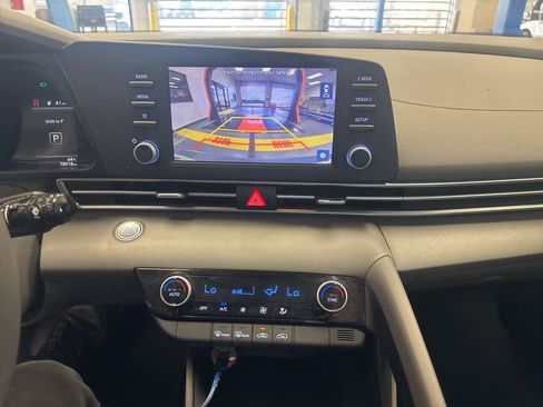 Used 2023 Hyundai Elantra SEL FWD image 4