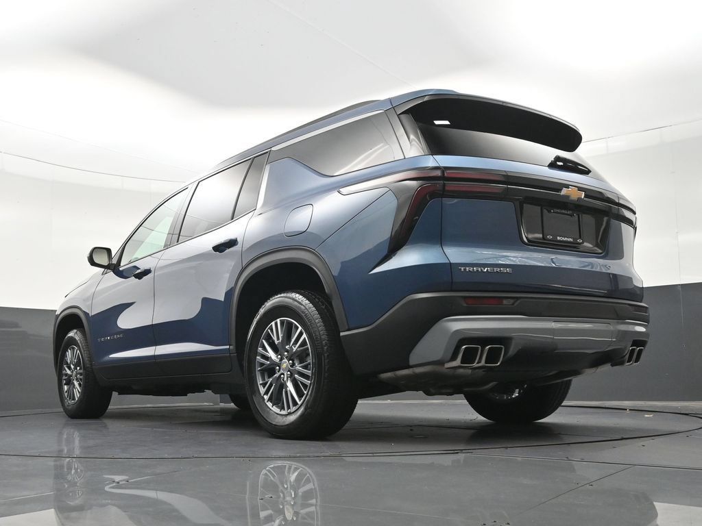 Used 2025 Chevrolet Traverse LT w/ Driver Confidence Package FWD image 31