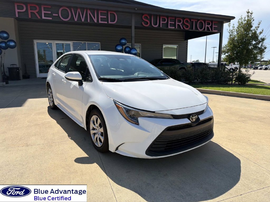 Used 2025 Toyota Corolla LE FWD image 1