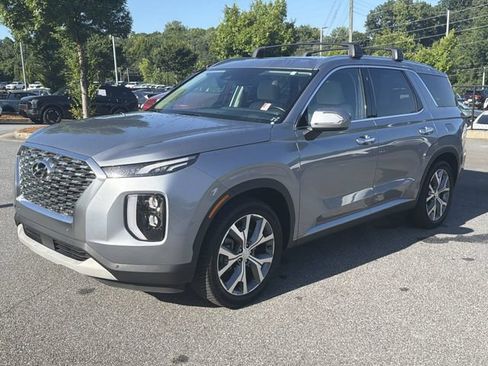 Used 2020 Hyundai Palisade SEL w/ Premium Package FWD image 3