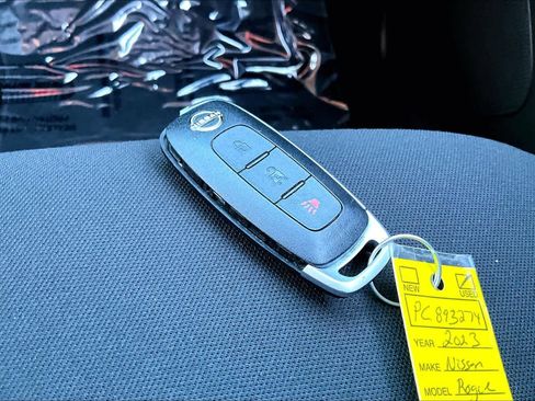 Used 2023 Nissan Rogue S image 13