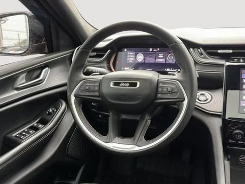 Used 2023 Jeep Grand Cherokee Altitude AWD/4WD image 12