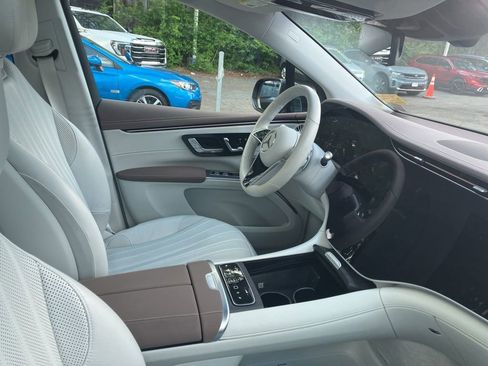 Used 2023 Mercedes-Benz EQS 580 4MATIC SUV image 9