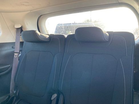 Used 2023 Jeep Grand Cherokee L Laredo image 11