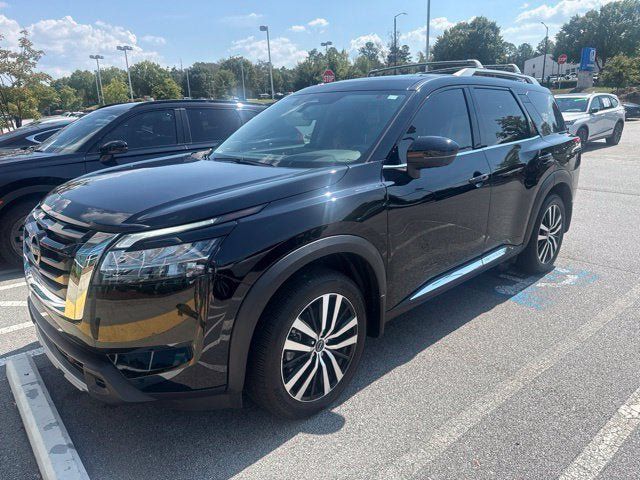 Used 2024 Nissan Pathfinder Platinum FWD image 1