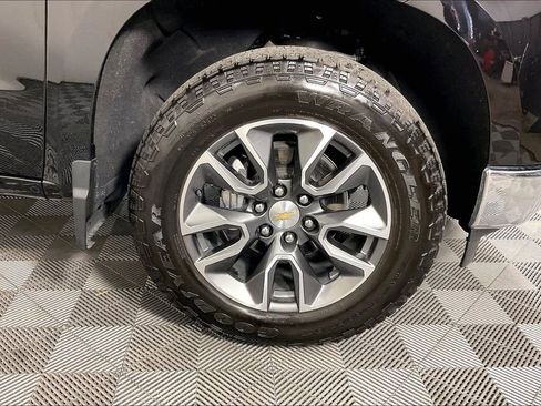 Used 2024 Chevrolet Silverado 1500 LT AWD/4WD image 10