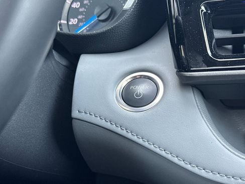 Used 2025 Toyota Highlander XLE image 22