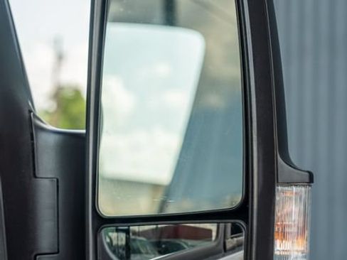 Used 2016 Mercedes-Benz Sprinter 2500 image 16