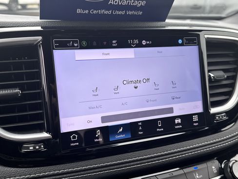 Used 2025 Chrysler Pacifica Limited image 25