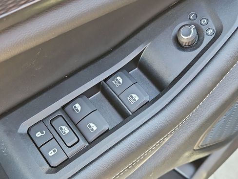 Used 2025 Jeep Grand Cherokee L Laredo w/ Luxury Tech Group I image 23