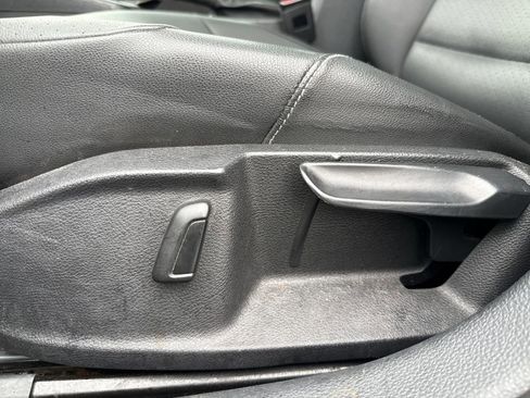 Used 2016 Volkswagen Golf Limited Edition image 12