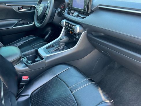 Used 2020 Toyota RAV4 XLE image 17