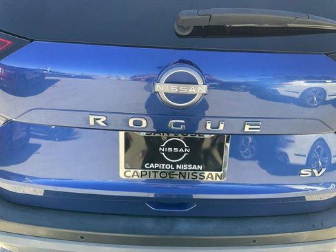 Used 2023 Nissan Rogue SV image 10