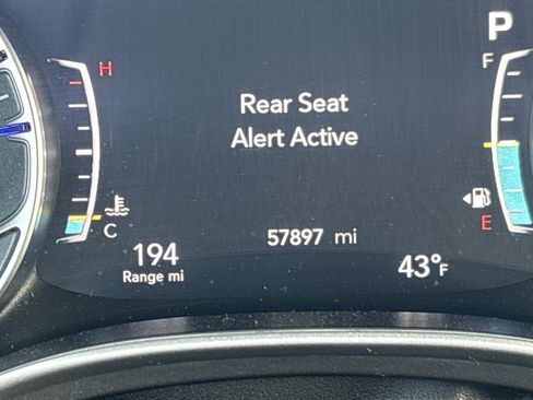 Used 2024 Chrysler Pacifica Touring-L image 22