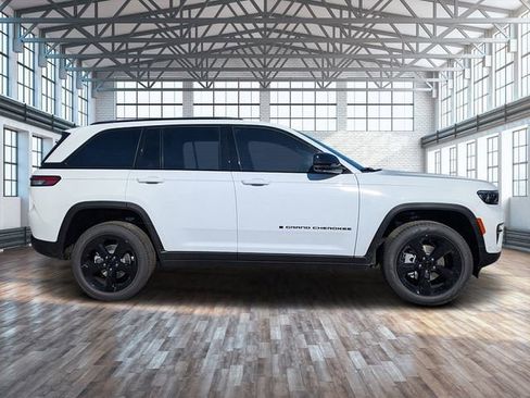 New 2025 Jeep Grand Cherokee Limited w/ Luxury Tech Group II RWD image 3