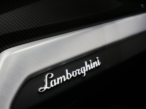 Used 2021 Lamborghini Urus image 36