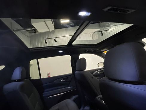 Used 2024 Chevrolet Traverse LT w/ Midnight/Sport Edition AWD/4WD image 29
