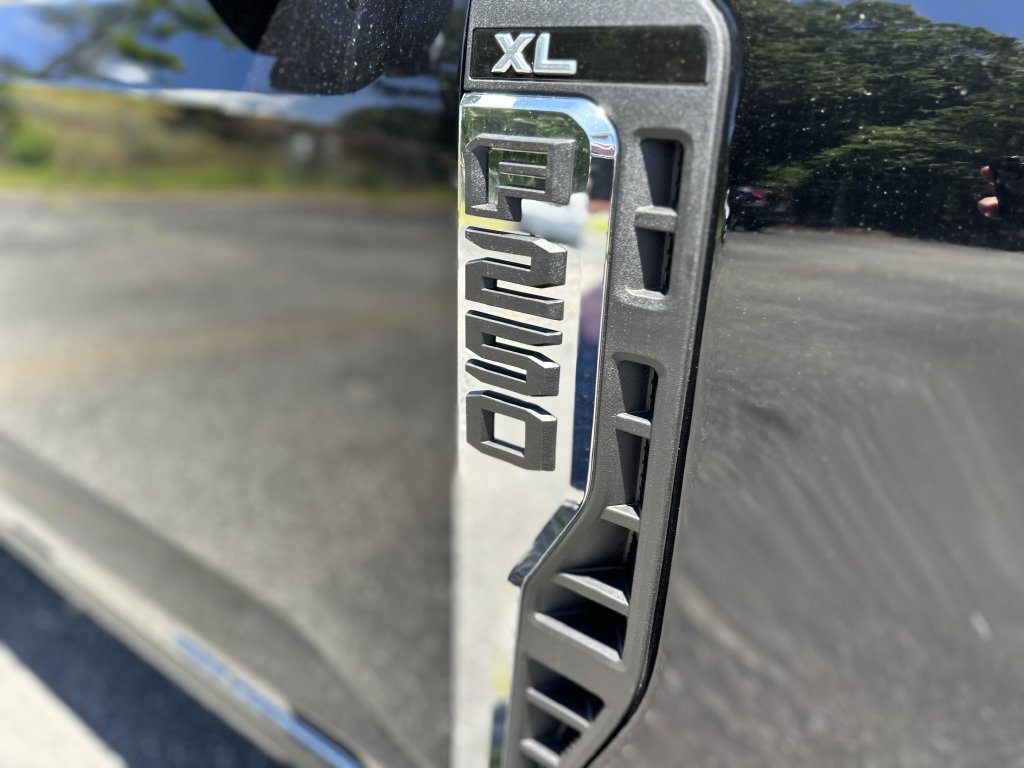 New 2025 Ford F250 XL w/ XL Chrome Package RWD image 22