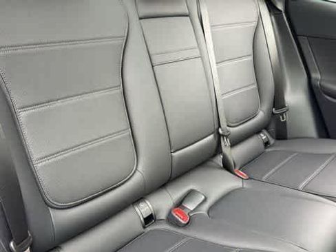 Used 2026 Mercedes-Benz GLC 300 4MATIC image 32