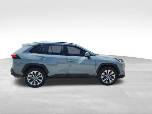 Used 2019 Toyota RAV4 XLE Premium FWD image 2