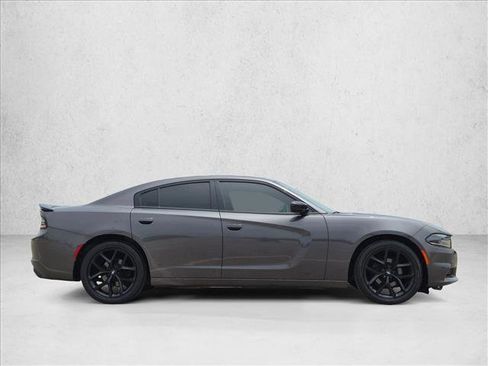 Used 2019 Dodge Charger SXT w/ Blacktop Package RWD image 4