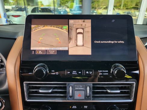 Used 2024 INFINITI QX80 Sensory AWD/4WD image 19
