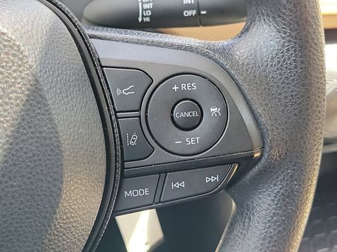 Used 2022 Toyota RAV4 LE FWD image 29