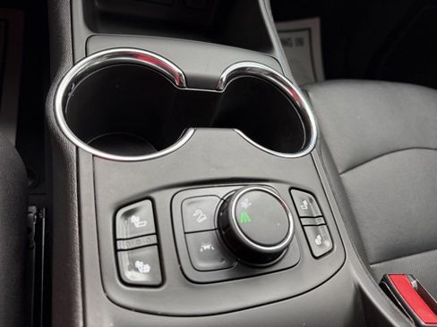 Used 2022 GMC Terrain SLT w/ LPO, Floor Liner Package image 21