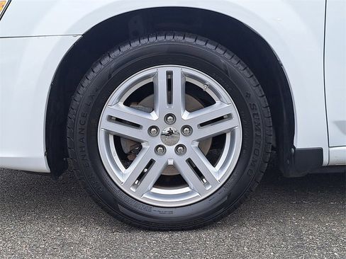 Used 2012 Dodge Avenger SXT image 5