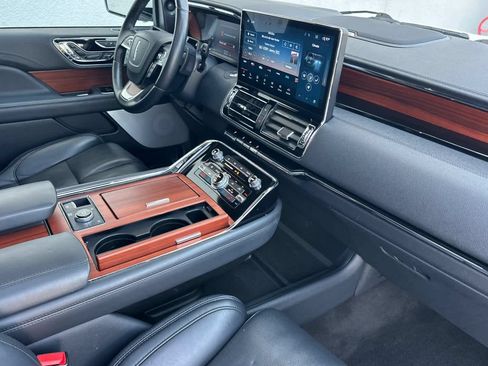Certified 2024 Lincoln Navigator Reserve AWD/4WD image 18