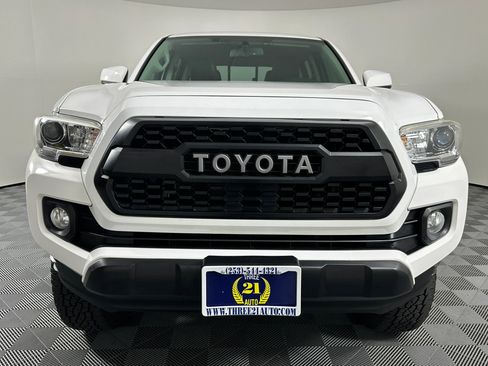 Used 2017 Toyota Tacoma SR5 w/ Tow Package AWD/4WD image 3