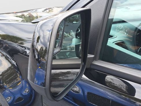 Used 2019 Chevrolet Colorado Z71 w/ Z71 Midnight Edition image 4