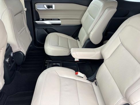Used 2021 Ford Explorer Limited w/ Equipment Group 301A RWD image 18