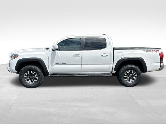 Used 2019 Toyota Tacoma TRD Off-Road AWD/4WD image 2