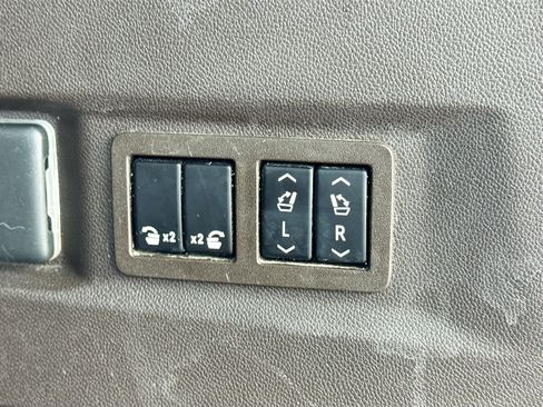 Used 2021 GMC Yukon SLT w/ SLT Luxury Plus Package RWD image 13