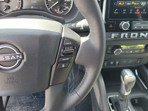 Used 2025 Nissan Frontier SV w/ SV Convenience Package RWD image 11