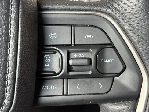 Used 2025 Toyota Tacoma TRD Off-Road AWD/4WD image 32