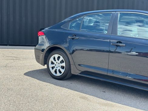 Used 2025 Toyota Corolla LE FWD image 4