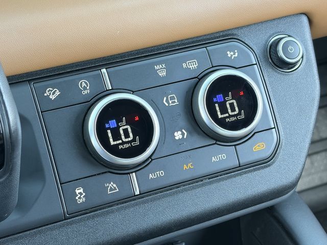 Used 2024 Land Rover Defender 110 X-Dynamic SE AWD/4WD image 17