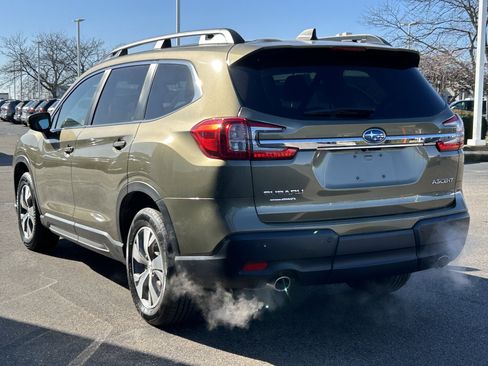 Used 2024 Subaru Ascent Premium w/ Convenience Package image 5