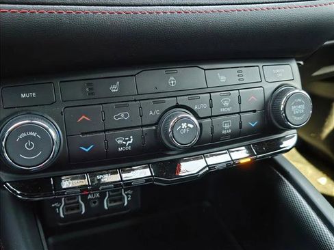 Used 2025 Dodge Durango GT w/ Blacktop Package image 17