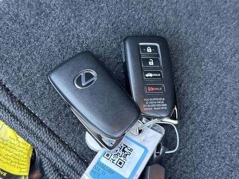Used 2024 Lexus IS 500 RWD image 22
