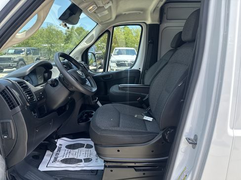 Used 2025 RAM ProMaster 2500 w/ Convenience Group FWD image 15