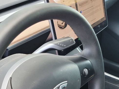 Used 2021 Tesla Model Y Long Range image 19